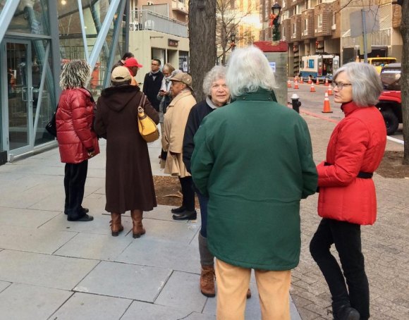 December 4th, 2017, was a big day for Roosevelt Island Trellis fans, ready to switch allegiances to Nisi, chatted in small groups before the opening.